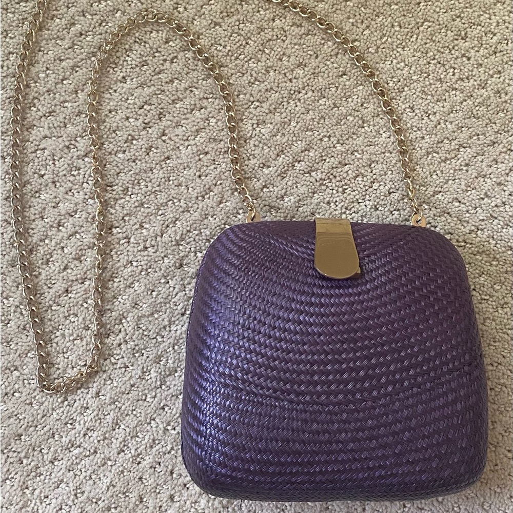 Vintage woven handbag.